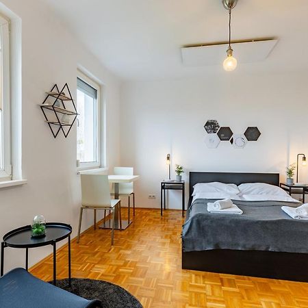 New With A View - Modern Studio Vienna Luaran gambar