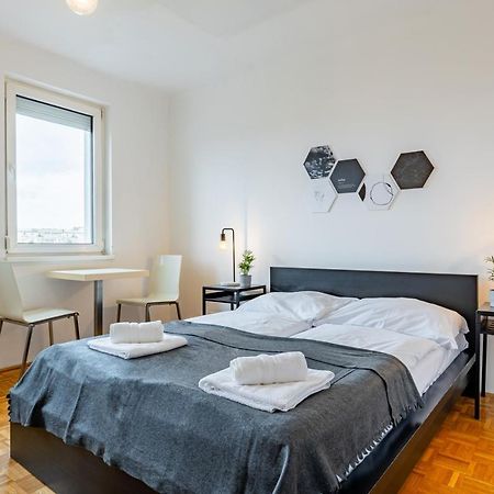 New With A View - Modern Studio Vienna Luaran gambar