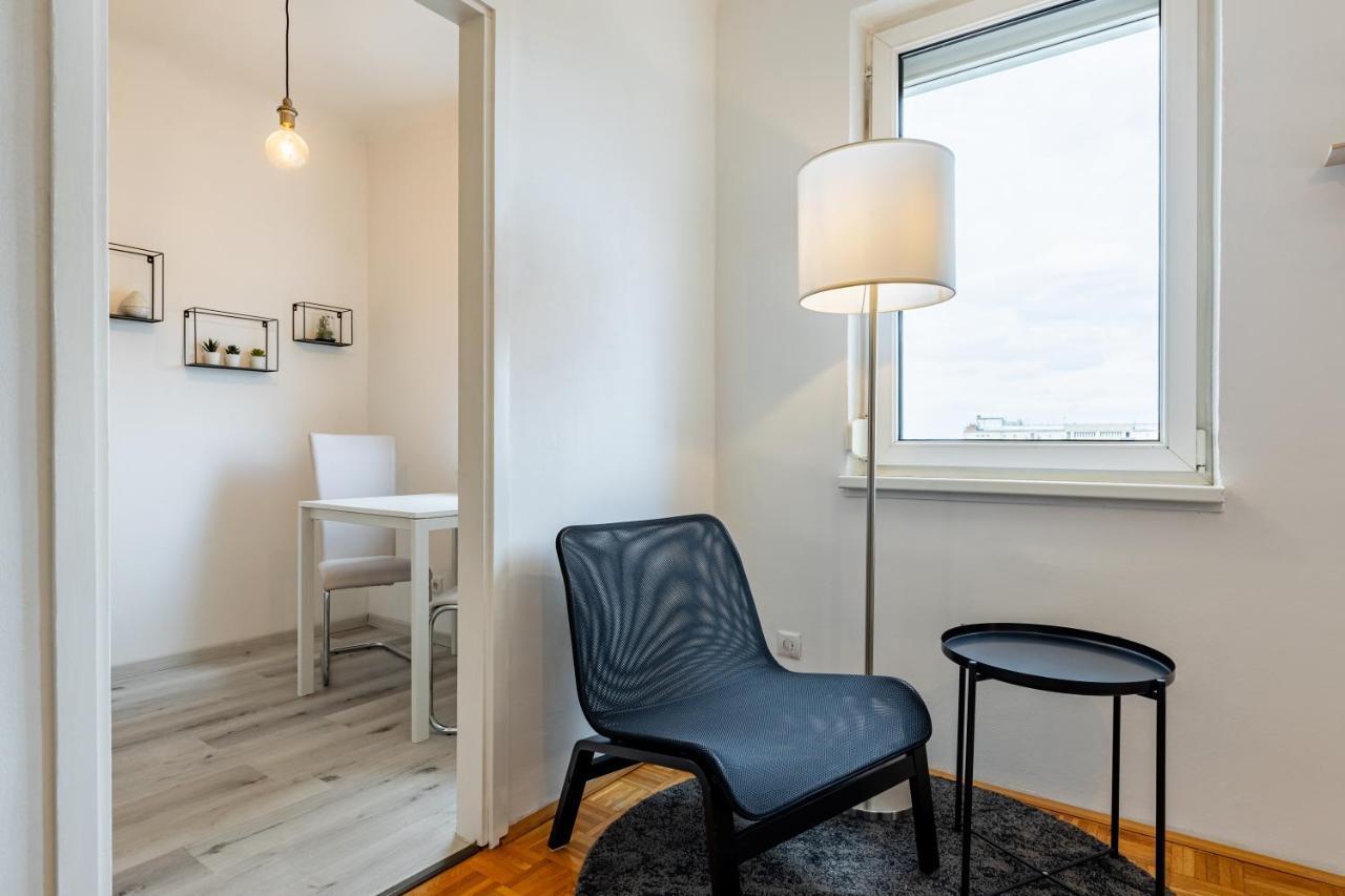 New With A View - Modern Studio Vienna Luaran gambar
