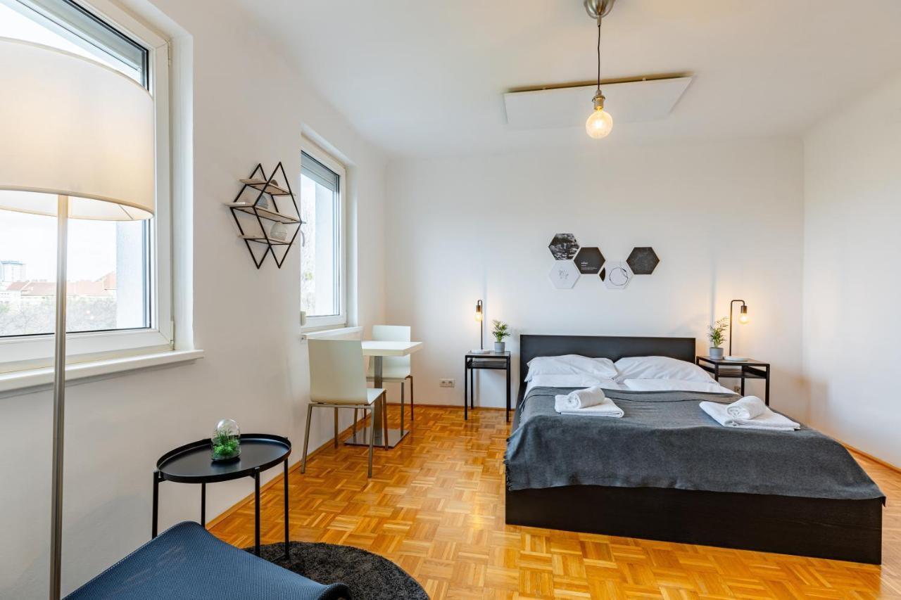 New With A View - Modern Studio Vienna Luaran gambar
