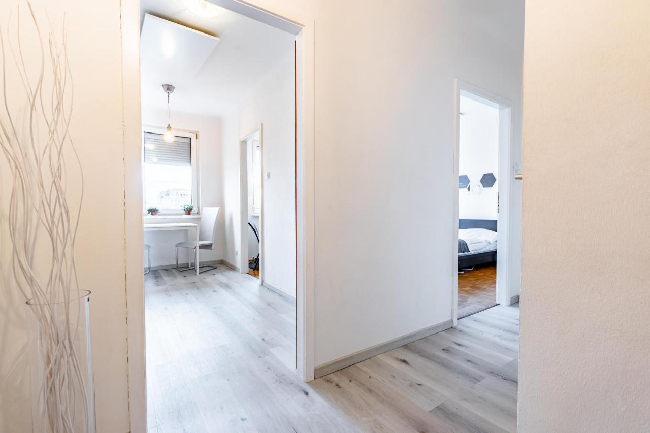 New With A View - Modern Studio Vienna Luaran gambar