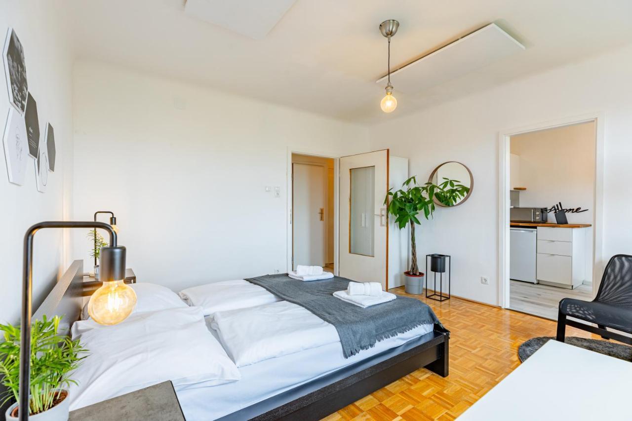 New With A View - Modern Studio Vienna Luaran gambar