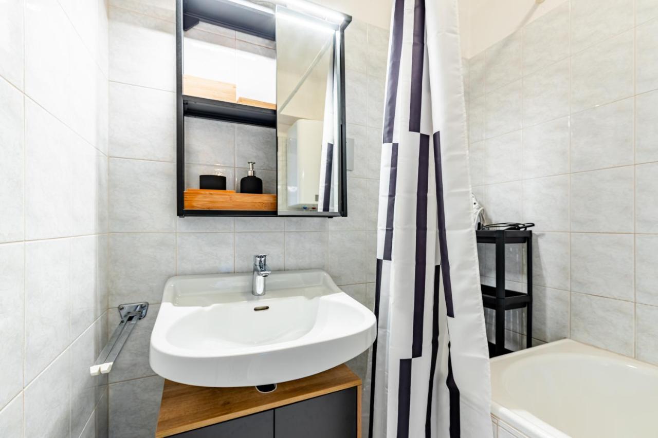 New With A View - Modern Studio Vienna Luaran gambar